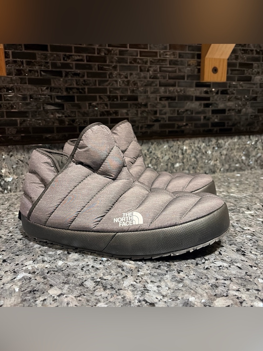 The North Face Thermoball Traction Puffer Booties Gray Mens 8 Slippers EUC